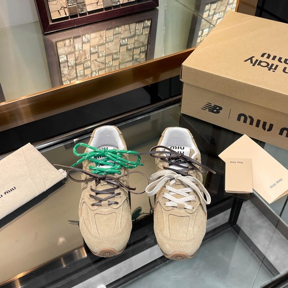 New Balance X Miu Miu 530 SL Sneakers - Picture 2 of 9